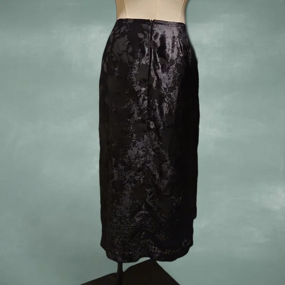 Elegant Raffel Black Floral Velvet Skirt Goth Whimsigoth Tradgoth Vampirecore - Picture 1 of 5